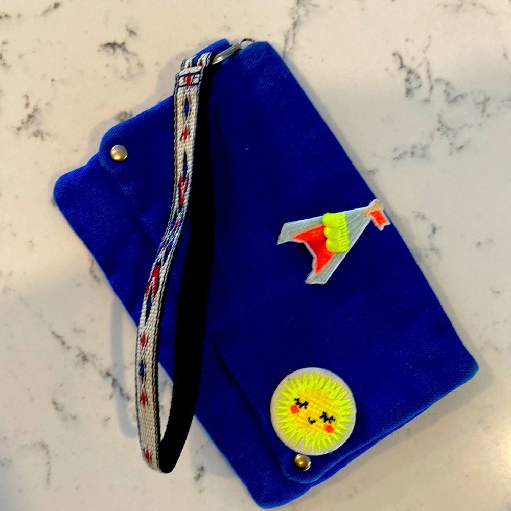 Ecote Wristlet